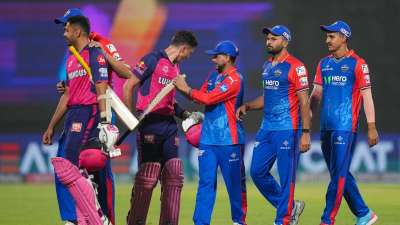 IPL 2024 DC vs RR Match: आईपीएल 2024 का 56वां मैच दिल्ली कैपिटल्स और राजस्थान रॉयल्स की टीमों के बीच खेला गया। इस मैच में दिल्ली कैपिटल्स ने 20 रनों से बाची मारी। ये मैच काफी हाई स्कोरिंग रहा और फैंस को खुब चौके-छक्के देखने को मिले। इस मैच के दौरान कई बड़े रिकॉर्ड बने और टूटे भी। ऐसे में आइए एक नजर डालते हैं इस मैच में बने रिकॉर्ड्स पर।