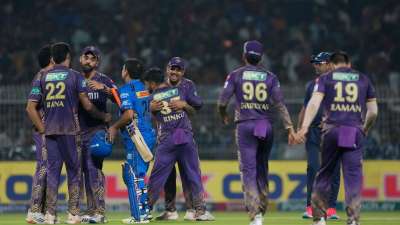 KKR vs MI: आईपीएल के 17वें सीजन का 60वां लीग मुकाबला कोलकाता नाइट राइडर्स और मुंबई इंडियंस की टीमों के बीच खेला गया। इस मैच में केकेआर की टीम ने मुंबई इंडियंस की टीम को 18 रनों से हरा दिया। वहीं, ये मैच रिकॉर्ड्स से भरा भी रहा। कोलकाता नाइट राइडर्स के खिलाड़ियों ने इस मैच में कई बड़े रिकॉर्ड अपने नाम किए। 