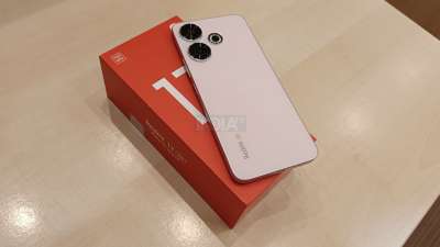 Redmi 13 5G की कीमत में भारी कटौती की गई है। ई-कॉमर्स वेबसाइट Amazon पर रेडमी के इस सस्ते 5G स्मार्टफोन की खरीद पर लिमिटेड टाइम डील ऑफर की जा रही है। फेस्टिव सीजन सेल खत्म होने के बाद भी रेडमी के इस फोन को बेहद सस्ते में खरीदा जा सकता है। इसे आप 606 रुपये की शुरुआती EMI में घर ला सकते हैं।