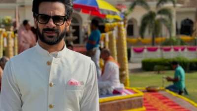 करणवीर मेहरा जो 'बिग बॉस 18' के विजेता बन चुके हैं। अब उन्होंने अपने इंस्टाग्राम पर अपने परिवार के साथ जीत की तस्वीरें शेयर की है। उनकी ये तस्वीरें सोशल मीडिया पर सुर्खियां बटोर रही हैं और उनकी इन तस्वीरों ने लाखों लोगों का दिल छू लिया है। करणवीर मेहरा जो 'बिग बॉस 18' के विजेता बन चुके हैं। अब उन्होंने अपने इंस्टाग्राम पर अपने परिवार के साथ जीत की तस्वीरें शेयर की है। उनकी ये तस्वीरें सोशल मीडिया पर सुर्खियां बटोर रही हैं और उनकी इन तस्वीरों ने लाखों लोगों का दिल छू लिया है।