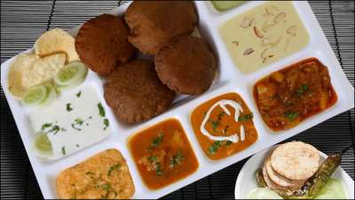 महाशिवरात्रि के व्रत में आप अलग-अलग तरह की कई डिश बनाकर खा सकते हैं। जिससे पेट भी भरा रहेगा और शरीर को एनर्जी भी मिलती रहेगी। महाशिवरात्रि का व्रत रातभर का होता है इसलिए इन चीजों को डाइट का हिस्सा बना सकते हैं। महाशिवरात्रि के व्रत में आप अलग-अलग तरह की कई डिश बनाकर खा सकते हैं। जिससे पेट भी भरा रहेगा और शरीर को एनर्जी भी मिलती रहेगी। महाशिवरात्रि का व्रत रातभर का होता है इसलिए इन चीजों को डाइट का हिस्सा बना सकते हैं।