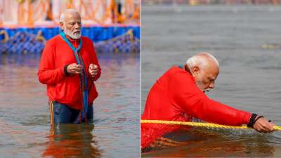 प्रधानमंत्री नरेन्द्र मोदी आज सुबह प्रयागराज में आयोजित महाकुंभ 2025 में पहुंचे और माघ महीने की अष्टमी तिथि पर पुण्य काल में पवित्र त्रिवेणी संगम में आस्था की डुबकी लगाई। प्रधानमंत्री नरेन्द्र मोदी आज सुबह प्रयागराज में आयोजित महाकुंभ 2025 में पहुंचे और माघ महीने की अष्टमी तिथि पर पुण्य काल में पवित्र त्रिवेणी संगम में आस्था की डुबकी लगाई।