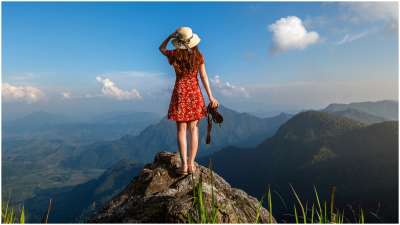 क्या आप भी फरवरी के महीने में किसी जगह को एक्सप्लोर करने के बारे में सोच रहे हैं? अगर हां, तो आपको तमिलनाडु के कोडईकनाल को अपनी ट्रैवलिंग लिस्ट में जरूर शामिल करना चाहिए। इस जगह पर आप खूबसूरत पहाड़ और शांत झीलों को एक्सप्लोर कर सकते हैं।