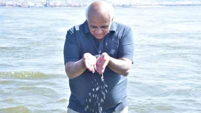 महाकुंभ में लगातार उमड़ रहे जनसैलाब के बीच शुक्रवार को गुजरात के मुख्यमंत्री भूपेंद्र पटेल ने भी संगम में डुबकी लगाई। उन्होंने प्रदेश की योगी आदित्यनाथ की सरकार द्वारा किए गए प्रबंधों की सराहना की। महाकुंभ में लगातार उमड़ रहे जनसैलाब के बीच शुक्रवार को गुजरात के मुख्यमंत्री भूपेंद्र पटेल ने भी संगम में डुबकी लगाई। उन्होंने प्रदेश की योगी आदित्यनाथ की सरकार द्वारा किए गए प्रबंधों की सराहना की।