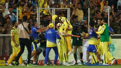 IPL 2025 का 22 मार्च से आगाज होने जा रहा है। इस सीजन रवींद्र जडेजा और महेंद्र सिंह धोनी पर सभी की निगाहें लगी होंगी, जो सफल रन चेज के मास्टर माने जाते हैं। आइए जानते हैं IPL इतिहास में सफल रन चेज में सबसे ज्यादा बार नॉट आउट रहने वाले खिलाड़ियों के बारे में...
IPL 2025 का 22 मार्च से आगाज होने जा रहा है। इस सीजन रवींद्र जडेजा और महेंद्र सिंह धोनी पर सभी की निगाहें लगी होंगी, जो सफल रन चेज के मास्टर माने जाते हैं। आइए जानते हैं IPL इतिहास में सफल रन चेज में सबसे ज्यादा बार नॉट आउट रहने वाले खिलाड़ियों के बारे में...
