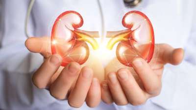 किडनी में सूजन को मेडिकल टर्म में हाइड्रोनफ्रोसिस (Hydronephrosis) कहा जाता है। ये वो स्थिति है जिसमें शरीर के मूत्र वाहिनी में ब्लॉकेज आ जाती है। इस दौरान पेशाब किडनी से बाहर नहीं निकल पाता है और फिर किडनी में ही जमा हो जाता है। इससे किडनी में सूजन आने लगती है और पूरा शरीर गंभीर रूप से प्रभावित होता है। इसी दौरान शरीर में अलग-अलग प्रकार के लक्षण नजर आते हैं। चलिए, जानते हैं कैसे?
किडनी में सूजन को मेडिकल टर्म में हाइड्रोनफ्रोसिस (Hydronephrosis) कहा जाता है। ये वो स्थिति है जिसमें शरीर के मूत्र वाहिनी में ब्लॉकेज आ जाती है। इस दौरान पेशाब किडनी से बाहर नहीं निकल पाता है और फिर किडनी में ही जमा हो जाता है। इससे किडनी में सूजन आने लगती है और पूरा शरीर गंभीर रूप से प्रभावित होता है। इसी दौरान शरीर में अलग-अलग प्रकार के लक्षण नजर आते हैं। चलिए, जानते हैं कैसे?