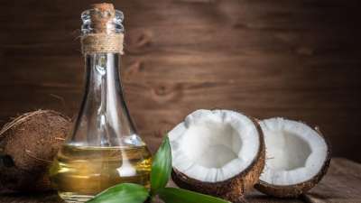 बालों की देखभाल के लिए सबसे अच्छे प्राकृतिक तत्वों में से एक नारियल का तेल है, जो बालों को जड़ों से मजबूत करने की क्षमता के लिए जाना जाता है। अगर आपके बाल भी जड़ से कमजोर हो गए हैं और लगातार हेयर फॉल हो रहा है तो उसे कंट्रोल करने के लिए आप नारियल तेल में इन सामग्रियों को मिलाकर लगाएं। इन्हें नारियल तेल में मिलकर लगाने से बाल जड़ से मजबूत बनते है।
बालों की देखभाल के लिए सबसे अच्छे प्राकृतिक तत्वों में से एक नारियल का तेल है, जो बालों को जड़ों से मजबूत करने की क्षमता के लिए जाना जाता है। अगर आपके बाल भी जड़ से कमजोर हो गए हैं और लगातार हेयर फॉल हो रहा है तो उसे कंट्रोल करने के लिए आप नारियल तेल में इन सामग्रियों को मिलाकर लगाएं। इन्हें नारियल तेल में मिलकर लगाने से बाल जड़ से मजबूत बनते है।