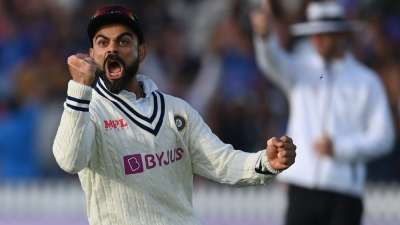 भारतीय टीम ने टेस्ट क्रिकेट में पिछले 10 सालों में शानदार खेल दिखाया है, जिसकी एक बड़ी वजह टीम की बल्लेबाजी और गेंदबाजी के अलावा फील्डिंग भी रही है, जिसमें काफी सुधार देखने को मिला है। वहीं हम आपको टेस्ट क्रिकेट में ऐसे 5 भारतीय प्लेयर्स के बारे में बताने जा रहें हैं जिन्होंने बतौर फील्डर अभी तक इस फॉर्मेट में सबसे ज्यादा कैच पकड़े हैं। भारतीय टीम ने टेस्ट क्रिकेट में पिछले 10 सालों में शानदार खेल दिखाया है, जिसकी एक बड़ी वजह टीम की बल्लेबाजी और गेंदबाजी के अलावा फील्डिंग भी रही है, जिसमें काफी सुधार देखने को मिला है। वहीं हम आपको टेस्ट क्रिकेट में ऐसे 5 भारतीय प्लेयर्स के बारे में बताने जा रहें हैं जिन्होंने बतौर फील्डर अभी तक इस फॉर्मेट में सबसे ज्यादा कैच पकड़े हैं।
