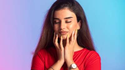 क्या आप भी चिपचिपी और ऑयली स्किन से परेशान हैं और नेचुरली इस समस्या से छुटकारा पाना चाहते हैं? अगर हां, तो आप ऑयली स्किन से छुटकारा पाने के लिए अपने स्किन केयर रूटीन में एक केमिकल फ्री चीज को शामिल कर सकते हैं। क्या आप भी चिपचिपी और ऑयली स्किन से परेशान हैं और नेचुरली इस समस्या से छुटकारा पाना चाहते हैं? अगर हां, तो आप ऑयली स्किन से छुटकारा पाने के लिए अपने स्किन केयर रूटीन में एक केमिकल फ्री चीज को शामिल कर सकते हैं।