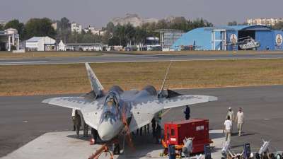 Su-57, रूस द्वारा विकसित किया गया एक 5वीं पीढ़ी का स्टील्थ मल्टी-रोल फाइटर जेट है। इसे सुखोई डिजाइन ब्यूरो ने विकसित किया है और यह रूस का पहला ऐसा विमान है जो स्टील्थ तकनीक, सुपरसोनिक क्रूज गति और अत्याधुनिक एविओनिक्स को एक साथ मिलाता है। Su-57, रूस द्वारा विकसित किया गया एक 5वीं पीढ़ी का स्टील्थ मल्टी-रोल फाइटर जेट है। इसे सुखोई डिजाइन ब्यूरो ने विकसित किया है और यह रूस का पहला ऐसा विमान है जो स्टील्थ तकनीक, सुपरसोनिक क्रूज गति और अत्याधुनिक एविओनिक्स को एक साथ मिलाता है।