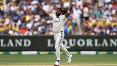 वर्ल्ड टेस्ट चैंपियनशिप के तीसरे एडिशन का फाइनल मुकाबला 11 से 15 जून तक लंदन के लॉर्ड्स मैदान पर साउथ अफ्रीका और ऑस्ट्रेलिया की टीम के बीच में खेला जाएगा। टेस्ट क्रिकेट को जिंदा रखने के लिए इस चैंपियनशिप को शुरू किया गया था, जिससे फैंस की दिलचस्पी दुबारा से इस फॉर्मेट में देखने को मिली है। वहीं तीसरे संस्करण में गेंदबाजों का भी कमाल दिखा जिन्होंने अपने दम पर मैच का रुख पलटने का काम किया। ऐसे में हम आपको WTC के तीसरे संस्करण में सबसे ज्यादा विकेट लेने वाले टॉप-5 प्लेयर्स के बारे में बताने जा रहे हैं। वर्ल्ड टेस्ट चैंपियनशिप के तीसरे एडिशन का फाइनल मुकाबला 11 से 15 जून तक लंदन के लॉर्ड्स मैदान पर साउथ अफ्रीका और ऑस्ट्रेलिया की टीम के बीच में खेला जाएगा। टेस्ट क्रिकेट को जिंदा रखने के लिए इस चैंपियनशिप को शुरू किया गया था, जिससे फैंस की दिलचस्पी दुबारा से इस फॉर्मेट में देखने को मिली है। वहीं तीसरे संस्करण में गेंदबाजों का भी कमाल दिखा जिन्होंने अपने दम पर मैच का रुख पलटने का काम किया। ऐसे में हम आपको WTC के तीसरे संस्करण में सबसे ज्यादा विकेट लेने वाले टॉप-5 प्लेयर्स के बारे में बताने जा रहे हैं।