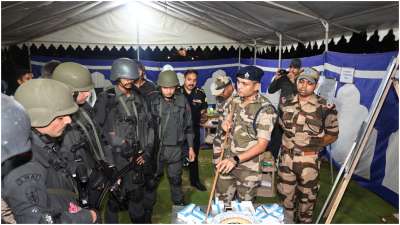 राजधानी दिल्ली के सबसे व्यस्त मेट्रो स्टेशनों में से एक है दिल्ली का राजीव चौक मेट्रो स्टेशन। इसी मेट्रो स्टेशन पर आज मल्टी एजेंसी मेगा मॉक ड्रिल का आयोजन किया गया।
राजधानी दिल्ली के सबसे व्यस्त मेट्रो स्टेशनों में से एक है दिल्ली का राजीव चौक मेट्रो स्टेशन। इसी मेट्रो स्टेशन पर आज मल्टी एजेंसी मेगा मॉक ड्रिल का आयोजन किया गया।