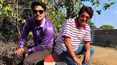 अमेजन प्राइम वीडियो की सीरीज 'पंचायत' देश की सबसे चर्चित और सफल सीरीज में से एक बन चुकी है। इस सीरीज के हर किरदार ने दर्शकों के दिलों में एक अलग जगह बना ली है। सचिव जी का किरदार निभाने वाले जितेंद्र कुमार से लेकर प्रहलाद चा की भूमिका में दिखाई दिए फैसल मलिक को काफी पसंद किया गया। लेकिन, क्या आप इसी सीरीज के उस कलाकार के बारे में जानते हैं जो कभी वेटर का काम किया करता था। अमेजन प्राइम वीडियो की सीरीज 'पंचायत' देश की सबसे चर्चित और सफल सीरीज में से एक बन चुकी है। इस सीरीज के हर किरदार ने दर्शकों के दिलों में एक अलग जगह बना ली है। सचिव जी का किरदार निभाने वाले जितेंद्र कुमार से लेकर प्रहलाद चा की भूमिका में दिखाई दिए फैसल मलिक को काफी पसंद किया गया। लेकिन, क्या आप इसी सीरीज के उस कलाकार के बारे में जानते हैं जो कभी वेटर का काम किया करता था।
