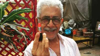 नसीरुद्दीन शाह ने हिंदी सिनेमा में अपने परिपक्व अभिनय से अपनी अलग पहचान बनाई और हर किरदार को बखूबी पर्दे पर पेश किया। हालांकि, नेशनल स्कूल ऑफ ड्रामा से अभिनय की बारीकियां सीखने वाले नसीर ने सिनेमा के जरिए दर्शकों को हमेशा कुछ नया और लाजवाब दिया। अपनी शानदार एक्टिंग के अलावा, नसीर अपनी बेबाकी के लिए भी सुर्खियां बटोरते थे। उत्तर प्रदेश के बाराबंकी में जन्मे नसीर 20 जुलाई को अपना 74वां जन्मदिन मना रहे हैं। इस मौके पर आइए उनके कुछ ध्यान खींचने वाले बयानों पर एक नजर डालते हैं। नसीरुद्दीन शाह ने हिंदी सिनेमा में अपने परिपक्व अभिनय से अपनी अलग पहचान बनाई और हर किरदार को बखूबी पर्दे पर पेश किया। हालांकि, नेशनल स्कूल ऑफ ड्रामा से अभिनय की बारीकियां सीखने वाले नसीर ने सिनेमा के जरिए दर्शकों को हमेशा कुछ नया और लाजवाब दिया। अपनी शानदार एक्टिंग के अलावा, नसीर अपनी बेबाकी के लिए भी सुर्खियां बटोरते थे। उत्तर प्रदेश के बाराबंकी में जन्मे नसीर 20 जुलाई को अपना 74वां जन्मदिन मना रहे हैं। इस मौके पर आइए उनके कुछ ध्यान खींचने वाले बयानों पर एक नजर डालते हैं।