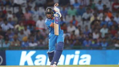 भारतीय युवा बल्लेबाज शुभमन गिल ICC ODI रैंकिंग में शीर्ष पर बने हुए हैं। उनकी लगातार शानदार बल्लेबाजी ने उन्हें नंबर-1 पोजिशन पर मजबूती से कायम रखा है। उनके नाम 786 रेटिंग पॉइंट हैं। भारतीय युवा बल्लेबाज शुभमन गिल ICC ODI रैंकिंग में शीर्ष पर बने हुए हैं। उनकी लगातार शानदार बल्लेबाजी ने उन्हें नंबर-1 पोजिशन पर मजबूती से कायम रखा है। उनके नाम 786 रेटिंग पॉइंट हैं।