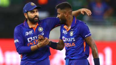 इस वक्त वनडे क्रिकेट ज्यादा नहीं हो रहा है। टीमों का फोकस टी20 पर ज्यादा है। हालांकि आईसीसी ने 24 अगस्त तक की वनडे टीम रैंकिंग जारी कर दी है। इसमें टीम इंडिया जहां टॉप पर है, वहीं पाकिस्तानी टीम की हालत काफी खराब है। चलिए टॉप 5 टीमों पर एक नजर डालते हैं। इस वक्त वनडे क्रिकेट ज्यादा नहीं हो रहा है। टीमों का फोकस टी20 पर ज्यादा है। हालांकि आईसीसी ने 24 अगस्त तक की वनडे टीम रैंकिंग जारी कर दी है। इसमें टीम इंडिया जहां टॉप पर है, वहीं पाकिस्तानी टीम की हालत काफी खराब है। चलिए टॉप 5 टीमों पर एक नजर डालते हैं।