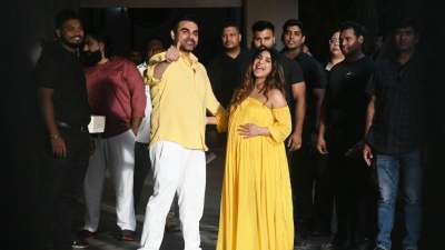बॉलीवुड अभिनेता और निर्माता अरबाज खान और उनकी पत्नी शूरा खान अपने जीवन के एक नए और खूबसूरत अध्याय की ओर बढ़ रहे हैं। दोनों जल्द ही अपने पहले बच्चे का स्वागत करने वाले हैं और इस खुशखबरी ने उनके परिवार, दोस्तों और प्रशंसकों को बेहद उत्साहित कर दिया है। जून 2025 में जब अरबाज ने शूरा की प्रेग्नेंसी की पुष्टि की थी, तब से यह कपल लगातार चर्चा में बना हुआ है। बॉलीवुड अभिनेता और निर्माता अरबाज खान और उनकी पत्नी शूरा खान अपने जीवन के एक नए और खूबसूरत अध्याय की ओर बढ़ रहे हैं। दोनों जल्द ही अपने पहले बच्चे का स्वागत करने वाले हैं और इस खुशखबरी ने उनके परिवार, दोस्तों और प्रशंसकों को बेहद उत्साहित कर दिया है। जून 2025 में जब अरबाज ने शूरा की प्रेग्नेंसी की पुष्टि की थी, तब से यह कपल लगातार चर्चा में बना हुआ है।