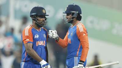 भारतीय क्रिकेट टीम ने T20I क्रिकेट में 250वां मुकाबला खेल लिया है। वह टी20 इंटरनेशनल क्रिकेट में 250 या उससे ज्यादा मैच खेलने वाली सिर्फ दूसरी टीम बनी है। आइए जानते हैं, T20I क्रिकेट में सबसे ज्यादा मैच किन टीमों ने खेले हैं। भारतीय क्रिकेट टीम ने T20I क्रिकेट में 250वां मुकाबला खेल लिया है। वह टी20 इंटरनेशनल क्रिकेट में 250 या उससे ज्यादा मैच खेलने वाली सिर्फ दूसरी टीम बनी है। आइए जानते हैं, T20I क्रिकेट में सबसे ज्यादा मैच किन टीमों ने खेले हैं।