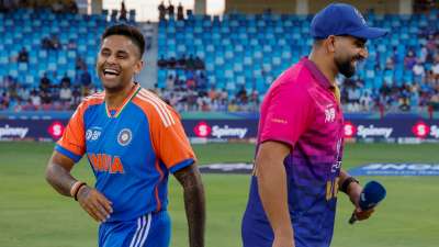 सूर्यकुमार यादव इस समय इतिहास रचने की दहलीज पर खड़े हैं। अगर वह अगले मैच में 2 छक्के जड़ते हैं, तो T20I क्रिकेट में 150 छक्कों का आंकड़ा पूरा कर लेंगे। आइए जानते हैं इस फॉर्मेट में सबसे ज्यादा छक्के लगाने वाले बल्लेबाजों की लिस्ट। सूर्यकुमार यादव इस समय इतिहास रचने की दहलीज पर खड़े हैं। अगर वह अगले मैच में 2 छक्के जड़ते हैं, तो T20I क्रिकेट में 150 छक्कों का आंकड़ा पूरा कर लेंगे। आइए जानते हैं इस फॉर्मेट में सबसे ज्यादा छक्के लगाने वाले बल्लेबाजों की लिस्ट।