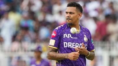 टी-20 क्रिकेट में मेडन ओवर फेंकना काफी अहम माना जाता है। इस फॉर्मेट में सबसे ज्यादा मेडन ओवर फेंकने वाले गेंदबाजों की बात करें तो वहां सुनील नरेन का नाम टॉप पर है। नरेन ने अब तक 560 मैचों में 31 मेडन ओवर फेंके हैं। विकेटों की बात करें तो नरेन के नाम टी-20 फॉर्मेट में 591 विकेट दर्ज हैं। टी-20 क्रिकेट में मेडन ओवर फेंकना काफी अहम माना जाता है। इस फॉर्मेट में सबसे ज्यादा मेडन ओवर फेंकने वाले गेंदबाजों की बात करें तो वहां सुनील नरेन का नाम टॉप पर है। नरेन ने अब तक 560 मैचों में 31 मेडन ओवर फेंके हैं। विकेटों की बात करें तो नरेन के नाम टी-20 फॉर्मेट में 591 विकेट दर्ज हैं।