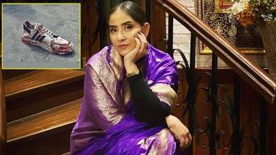 नेपाल में सोशल मीडिया साइट्स पर लगे बैन के खिलाफ विरोध प्रदर्शन के दौरान राजधानी काठमांडू में फिर हिंसा भड़क उठी। गुस्साए प्रदर्शनकारी एक-एक कर नेताओं के आवासों पर हमला कर रहे हैं और राष्ट्रपति भवन को भी आग के हवाले कर दिया है। इस हिंसा में अब तक 22 प्रदर्शनकारियों की मौत हो चुकी हैं और 300 से ज्यादा घायल हैं। प्रदर्शन के चलते नेपाल के पूर्व PM झालानाथ के घर को भी प्रदर्शनकारियों ने आग के हवाले कर दिया, जिसमें उनकी पत्नी की मौत हो गई। अब इस मामले पर बॉलीवुड अभिनेत्री मनीषा कोइराला ने भी प्रतिक्रिया दी है। नेपाल में सोशल मीडिया साइट्स पर लगे बैन के खिलाफ विरोध प्रदर्शन के दौरान राजधानी काठमांडू में फिर हिंसा भड़क उठी। गुस्साए प्रदर्शनकारी एक-एक कर नेताओं के आवासों पर हमला कर रहे हैं और राष्ट्रपति भवन को भी आग के हवाले कर दिया है। इस हिंसा में अब तक 22 प्रदर्शनकारियों की मौत हो चुकी हैं और 300 से ज्यादा घायल हैं। प्रदर्शन के चलते नेपाल के पूर्व PM झालानाथ के घर को भी प्रदर्शनकारियों ने आग के हवाले कर दिया, जिसमें उनकी पत्नी की मौत हो गई। अब इस मामले पर बॉलीवुड अभिनेत्री मनीषा कोइराला ने भी प्रतिक्रिया दी है।