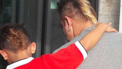 बॉलीवुड स्टारकिड्स को लेकर हमेशा लोगों के मन में एक धारणा होती है कि ये स्टारकिड भी अपने माता-पिता की तरह आगे चलकर फिल्मों का रास्ता चुनेंगे, लेकिन इंडस्ट्री में कुछ ऐसे स्टारकिड भी हैं जो अब भी फिल्मों से दूरी बनाए हुए हैं। इनमें जूही चावला की बेटी जाह्नवी मेहता से लेकर अक्षय कुमार के बेटे आरव तक के नाम शामिल हैं। इन्हीं में से एक संजय दत्त की बेटी त्रिशाला दत्त भी हैं।