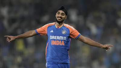 भारत के लिए टी20 इंटरनेशनल क्रिकेट में पिछले कुछ समय से अर्शदीप सिंह, हार्दिक पांड्या ने बेहतरीन गेंदबाजी की है और टीम को मुश्किल परिस्थितियों से निकाला है। अर्शदीप T20I क्रिकेट में 100 विकेट पूरे करने से एक विकेट दूर हैं। भारत के लिए टी20 इंटरनेशनल क्रिकेट में पिछले कुछ समय से अर्शदीप सिंह, हार्दिक पांड्या ने बेहतरीन गेंदबाजी की है और टीम को मुश्किल परिस्थितियों से निकाला है। अर्शदीप T20I क्रिकेट में 100 विकेट पूरे करने से एक विकेट दूर हैं।