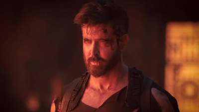 ओटीटी पर हर हफ्ते कुछ ना कुछ रिलीज होता रहता है, लेकिन 7 अक्टूबर से लेकर 12 अक्टूबर तक का समय दर्शकों के लिए बेहद खास होने वाला है, क्योंकि ओटीटी पर काफी कुछ धमाकेदार दस्तक देने वाला है। हम ऐसा इसलिए कह रहे हैं, क्योंकि ओटीटी पर ऋतिक रोशन, जूनियर एनटीआर स्टारर 'वॉर 2' तो ओटीटी पर दस्तक दे ही रही है, साथ ही और भी 4 बड़ी फिल्में और सीरीज दर्शकों के बीच होंगी। तो चलिए जानते हैं कि इस हफ्ते ओटीटी पर क्या-क्या रिलीज हो रहा है।