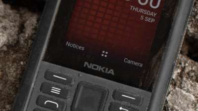 Nokia और HMD Global के बीच लाइसेंस की डील पिछले महीने ही एक्सटेंड हुई है। HMD Global अगले कुछ साल तक नोकिया ब्रांड के फोन बनाने वाला है। इसी बीच नोकिया के 6 साल पहले लॉन्च हुए रग्ड फोन Nokia 800 Tough के सेकेंड जेनरेशन से जुड़ी खबर सामने आई है। इस रग्ड फोन को इस साल के आखिर तक लॉन्च किया जा सकता है। Nokia और HMD Global के बीच लाइसेंस की डील पिछले महीने ही एक्सटेंड हुई है। HMD Global अगले कुछ साल तक नोकिया ब्रांड के फोन बनाने वाला है। इसी बीच नोकिया के 6 साल पहले लॉन्च हुए रग्ड फोन Nokia 800 Tough के सेकेंड जेनरेशन से जुड़ी खबर सामने आई है। इस रग्ड फोन को इस साल के आखिर तक लॉन्च किया जा सकता है।