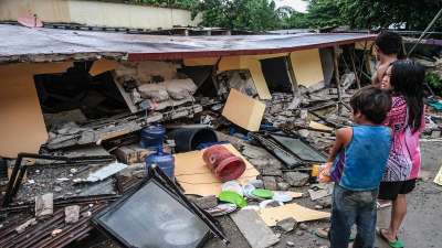 फिलीपींस में 6.9 तीव्रता के भूकंप ने भारी तबाही मचाई है। भूकंप की वजह से कई इमारतें ढह गई हैं। इस प्राकृतिक आपदा में कम से कम 69 लोगों की मौत हो गई है। अधिकारियों ने बताया कि घटना में कई लोग घायल भी हुए हैं। फिलीपींस में 6.9 तीव्रता के भूकंप ने भारी तबाही मचाई है। भूकंप की वजह से कई इमारतें ढह गई हैं। इस प्राकृतिक आपदा में कम से कम 69 लोगों की मौत हो गई है। अधिकारियों ने बताया कि घटना में कई लोग घायल भी हुए हैं।