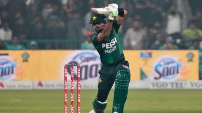 पाकिस्तान के बाबर आजम ने साउथ अफ्रीका के खिलाफ दूसरे टी20 मैच में 18 गेंदों में 11 रन बनाए। इसी के साथ वह टी20 इंटरनेशनल क्रिकेट में सबसे ज्यादा रन बनाने वाले प्लेयर बन गए। पाकिस्तान के बाबर आजम ने साउथ अफ्रीका के खिलाफ दूसरे टी20 मैच में 18 गेंदों में 11 रन बनाए। इसी के साथ वह टी20 इंटरनेशनल क्रिकेट में सबसे ज्यादा रन बनाने वाले प्लेयर बन गए।