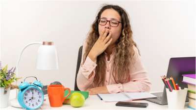 भारत में बड़ी संख्या में लोग विटामिन सी की कमी से जूझ रहे हैं। इंडियन जर्नल ऑफ क्लिनिकल बायोकैमिस्ट्री में छपी एक रिपोर्ट की मानें तो भारत में करीब 74% लोग विटामिन सी की डेली की जरूरतों को पूरा नहीं कर पाते हैं। विटामिन सी पॉवरफुल एंटीऑक्सीडेंट है रूप में काम करता है। जो सेल्स को डैमेज होने से बचाता है। भारत में बड़ी संख्या में लोग विटामिन सी की कमी से जूझ रहे हैं। इंडियन जर्नल ऑफ क्लिनिकल बायोकैमिस्ट्री में छपी एक रिपोर्ट की मानें तो भारत में करीब 74% लोग विटामिन सी की डेली की जरूरतों को पूरा नहीं कर पाते हैं। विटामिन सी पॉवरफुल एंटीऑक्सीडेंट है रूप में काम करता है। जो सेल्स को डैमेज होने से बचाता है।