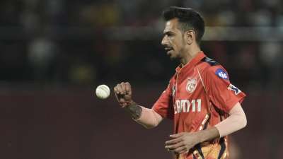 आईपीएल के इतिहास में सबसे ज्यादा विकेट लेने का रिकॉर्ड युजवेंद्र चहल के नाम है। उन्होंने आईपीएल के इतिहास में कुल 174 मुकाबले खेले हैं और इस दौरान उन्होंने 221 विकेट झटके हैं। वह अपनी दमदार गेंदबाजी के लिए फेमस हैं और चंद गेंदों में ही मैच का रुख बदल देते हैं। आईपीएल के इतिहास में सबसे ज्यादा विकेट लेने का रिकॉर्ड युजवेंद्र चहल के नाम है। उन्होंने आईपीएल के इतिहास में कुल 174 मुकाबले खेले हैं और इस दौरान उन्होंने 221 विकेट झटके हैं। वह अपनी दमदार गेंदबाजी के लिए फेमस हैं और चंद गेंदों में ही मैच का रुख बदल देते हैं।