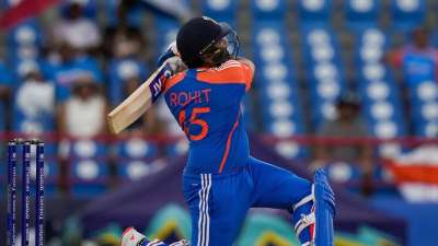 टी-20 इंटरनेशनल में भारत के सबसे सफल कप्तानों की बात करें तो वहां लिस्ट में पहले नंबर पर रोहित शर्मा का नाम है। रोहित की कप्तानी में भारत ने टी-20 वर्ल्ड कप 2024 का खिताब जीता था। वहीं बतौर कप्तान भारत के लिए टी-20 इंटरनेशनल में सबसे ज्यादा रन बनाने की बात करें तो वहां रोहित शर्मा का नाम टॉप पर है। रोहित ने टी-20 इंटरनेशनल में कप्तान के तौर पर 62 मैचों की 62 पारियों में 34.01 के औसत से 1905 रन बनाए हैं।