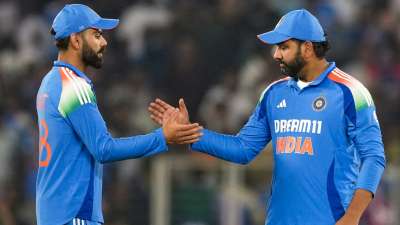 अगले साल फरवरी से एक बार फिर से टी20 विश्व कप का आयोजन होने जा रहा है। इस बार भारत और श्रीलंका की संयुक्त मेजबानी में ये टूर्नामेंट होगा। इस बीच आपको जानना चाहिए कि टी20 विश्व कप के इतिहास में अब तक सबसे ज्यादा छक्के लगाने का काम किसने किया है। रोहित और विराट कोहली दोनों का नाम टॉप 5 में शामिल है।
अगले साल फरवरी से एक बार फिर से टी20 विश्व कप का आयोजन होने जा रहा है। इस बार भारत और श्रीलंका की संयुक्त मेजबानी में ये टूर्नामेंट होगा। इस बीच आपको जानना चाहिए कि टी20 विश्व कप के इतिहास में अब तक सबसे ज्यादा छक्के लगाने का काम किसने किया है। रोहित और विराट कोहली दोनों का नाम टॉप 5 में शामिल है।