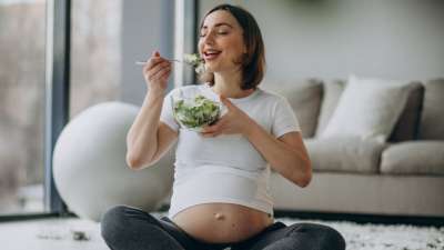 प्रेगनेंसी के दौरान गर्भवती महिलाओं को अपने खान-पान का खास ध्यान रखने की जरूरत होती है। इस दौरान आप जो भी खाती हैं या करती हैं, उसका सीधा असर आपके बच्चे के विकास पर पड़ता है। ऐसे में यहां जान लें प्रेग्नेंसी के दौरान किन चीजों से परहेज करना चाहिए।
प्रेगनेंसी के दौरान गर्भवती महिलाओं को अपने खान-पान का खास ध्यान रखने की जरूरत होती है। इस दौरान आप जो भी खाती हैं या करती हैं, उसका सीधा असर आपके बच्चे के विकास पर पड़ता है। ऐसे में यहां जान लें प्रेग्नेंसी के दौरान किन चीजों से परहेज करना चाहिए।
