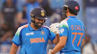 इस साल फिर से आईसीसी की ओर से टी20 विश्व कप का आयोजन किया जाना है। 7 फरवरी से करीब एक महीने तक क्रिकेट का ये बड़ा टूर्नामेंट खेला जाएगा। इस बीच आपको ये पता होना चाहिए कि अब तक टी20 वर्ल्ड कप में सबसे ज्यादा मैच खेलने वाले खिलाड़ी कौन से हैं। चलिए इस पर एक नजर डालते हैं।
इस साल फिर से आईसीसी की ओर से टी20 विश्व कप का आयोजन किया जाना है। 7 फरवरी से करीब एक महीने तक क्रिकेट का ये बड़ा टूर्नामेंट खेला जाएगा। इस बीच आपको ये पता होना चाहिए कि अब तक टी20 वर्ल्ड कप में सबसे ज्यादा मैच खेलने वाले खिलाड़ी कौन से हैं। चलिए इस पर एक नजर डालते हैं।