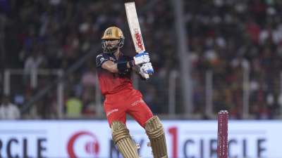 IPL के इतिहास में सबसे ज्यादा चौके लगाने का रिकॉर्ड विराट कोहली के नाम है। उन्होंने आईपीएल में अभी तक कुल 267 मुकाबले खेले हैं, जिसमें 771 चौके जड़े हैं। इसके अलावा उनके नाम पर 8661 रन दर्ज हैं। वह इकलौते ऐसे बल्लेबाज हैं, जिन्होंने आईपीएल में आठ हजार से ज्यादा रन बनाए हैं। IPL के इतिहास में सबसे ज्यादा चौके लगाने का रिकॉर्ड विराट कोहली के नाम है। उन्होंने आईपीएल में अभी तक कुल 267 मुकाबले खेले हैं, जिसमें 771 चौके जड़े हैं। इसके अलावा उनके नाम पर 8661 रन दर्ज हैं। वह इकलौते ऐसे बल्लेबाज हैं, जिन्होंने आईपीएल में आठ हजार से ज्यादा रन बनाए हैं।