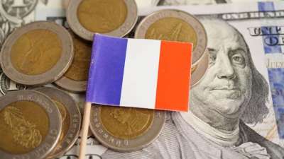 फ्रांस की आधिकारिक मुद्रा यानी करेंसी यूरो (Euro) है, जिसका प्रतीक € और कोड EUR है। फ्रांस ने 1 जनवरी 1999 से यूरो को अपनाया था। पहले वहां फ्रेंच फ्रैंक चलता था, लेकिन अब यूरो ही इस्तेमाल होता है। फ्रांस की आधिकारिक मुद्रा यानी करेंसी यूरो (Euro) है, जिसका प्रतीक € और कोड EUR है। फ्रांस ने 1 जनवरी 1999 से यूरो को अपनाया था। पहले वहां फ्रेंच फ्रैंक चलता था, लेकिन अब यूरो ही इस्तेमाल होता है।