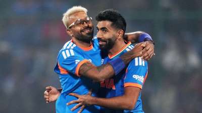 टी20 वर्ल्ड कप 2026 में भारत और पाकिस्तान के बीच महामुकाबला 15 फरवरी को खेला जाएगा। दुनियाभर के क्रिकेट फैंस की नजरें इस मुकाबले पर टिकी हुई है। इस मैच से पहले हम आपको बताएंगे कि पाकिस्तान के खिलाफ टी20 इंटरनेशनल में किस भारतीय गेंदबाज ने सबसे ज्यादा विकेट लिए हैं। टॉप-5 प्लेयर्स की लिस्ट में हार्दिक नंबर 1 पर मौजूद हैं। टी20 वर्ल्ड कप 2026 में भारत और पाकिस्तान के बीच महामुकाबला 15 फरवरी को खेला जाएगा। दुनियाभर के क्रिकेट फैंस की नजरें इस मुकाबले पर टिकी हुई है। इस मैच से पहले हम आपको बताएंगे कि पाकिस्तान के खिलाफ टी20 इंटरनेशनल में किस भारतीय गेंदबाज ने सबसे ज्यादा विकेट लिए हैं। टॉप-5 प्लेयर्स की लिस्ट में हार्दिक नंबर 1 पर मौजूद हैं।