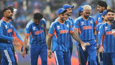 आईसीसी टी20 विश्व कप 2026 इस वक्त चल रहा है। अब लीग फेज के बाद दूसरा यानी सुपर 8 का राउंड शुरू हो चुका है। अब केवल चुनिंदा टीमें ही यहां बची हैं, जो खिताब जीत सकती हैं। इस बीच हम आपको यहां आईसीसी की टीम रैंकिंग बताने जा रहे हैं। वे कौन सी टीमें हैं, जो टॉप 5 में अपनी जगह बनाए हुए हैं। आईसीसी टी20 विश्व कप 2026 इस वक्त चल रहा है। अब लीग फेज के बाद दूसरा यानी सुपर 8 का राउंड शुरू हो चुका है। अब केवल चुनिंदा टीमें ही यहां बची हैं, जो खिताब जीत सकती हैं। इस बीच हम आपको यहां आईसीसी की टीम रैंकिंग बताने जा रहे हैं। वे कौन सी टीमें हैं, जो टॉप 5 में अपनी जगह बनाए हुए हैं।