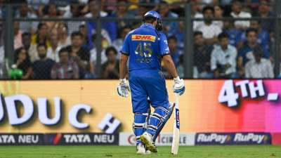 इंडियन प्रीमियर लीग के 19वें सीजन की शुरुआत 28 मार्च से हो रही है, जिसमें इस बार सभी की नजरें बल्लेबाजी के कई बड़े रिकॉर्ड पर रहने वाली हैं, जिनको टूटते हुए देखने को मिल सकता है। हालांकि कुछ ऐसे भी रिकॉर्ड हैं जिनका हिस्सा कोई भी खिलाड़ी नहीं बनना चाहेगा लेकिन फिर भी वह इस लिस्ट में शामिल हैं। ऐसे में हम आपको आईपीएल इतिहास के ऐसे टॉप-5 प्लेयर्स के बारे में बताने जा रहे हैं जो इस लीग में अब तक सबसे ज्यादा बार डक पर आउट होकर पवेलियन लौट चुके हैं। इंडियन प्रीमियर लीग के 19वें सीजन की शुरुआत 28 मार्च से हो रही है, जिसमें इस बार सभी की नजरें बल्लेबाजी के कई बड़े रिकॉर्ड पर रहने वाली हैं, जिनको टूटते हुए देखने को मिल सकता है। हालांकि कुछ ऐसे भी रिकॉर्ड हैं जिनका हिस्सा कोई भी खिलाड़ी नहीं बनना चाहेगा लेकिन फिर भी वह इस लिस्ट में शामिल हैं। ऐसे में हम आपको आईपीएल इतिहास के ऐसे टॉप-5 प्लेयर्स के बारे में बताने जा रहे हैं जो इस लीग में अब तक सबसे ज्यादा बार डक पर आउट होकर पवेलियन लौट चुके हैं।