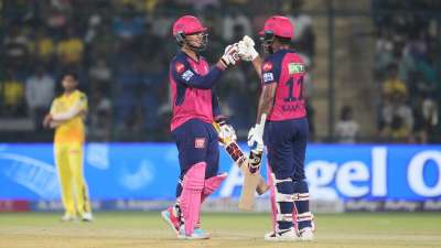 IPL 2026 में राजस्थान रॉयल्स ने धमाकेदार आगाज किया। राजस्थान रॉयल्स ने 30 मार्च को अपने पहले मैच में 5 बार की चैंपियन चेन्नई सुपर किंग्स को हराने का बड़ा कारनामा किया। राजस्थान ने वैभव सूर्यवंशी के धमाकेदार पारी की बदौलत 8 विकेट से मात दी। राजस्थान की इस जीत में वैभव सूर्यवंशी का तूफानी अर्धशतक शामिल रहा। वैभव राजस्थान रॉयल्स की ओर से दूसरा सबसे तेज अर्धशतक जड़ने वाले बल्लेबाज बने। आइए जानते हैं राजस्थान रॉयल्स के लिए सबसे तेज अर्धशतक जड़ने वाले बल्लेबाजों के बारें में.... IPL 2026 में राजस्थान रॉयल्स ने धमाकेदार आगाज किया। राजस्थान रॉयल्स ने 30 मार्च को अपने पहले मैच में 5 बार की चैंपियन चेन्नई सुपर किंग्स को हराने का बड़ा कारनामा किया। राजस्थान ने वैभव सूर्यवंशी के धमाकेदार पारी की बदौलत 8 विकेट से मात दी। राजस्थान की इस जीत में वैभव सूर्यवंशी का तूफानी अर्धशतक शामिल रहा। वैभव राजस्थान रॉयल्स की ओर से दूसरा सबसे तेज अर्धशतक जड़ने वाले बल्लेबाज बने। आइए जानते हैं राजस्थान रॉयल्स के लिए सबसे तेज अर्धशतक जड़ने वाले बल्लेबाजों के बारें में....