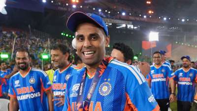T20I में टारगेट को डिफेंड करते हुए सबसे ज्यादा मैच जीतने वाले कप्तान की बात करें तो वहां टॉप पर सूर्यकुमार यादव पहुंच गए हैं। उन्होंने इस फॉर्मेट में अब तक 34 मैचों में से 28 में टारगेट को डिफेंड करते हुए मैच जीते हैं। उनका नाम इस लिस्ट में टॉप पर है। सूर्या की कप्तानी में ही टीम इंडिया ने 2026 का टी20 वर्ल्ड कप का खिताब जीता है। T20I में टारगेट को डिफेंड करते हुए सबसे ज्यादा मैच जीतने वाले कप्तान की बात करें तो वहां टॉप पर सूर्यकुमार यादव पहुंच गए हैं। उन्होंने इस फॉर्मेट में अब तक 34 मैचों में से 28 में टारगेट को डिफेंड करते हुए मैच जीते हैं। उनका नाम इस लिस्ट में टॉप पर है। सूर्या की कप्तानी में ही टीम इंडिया ने 2026 का टी20 वर्ल्ड कप का खिताब जीता है।