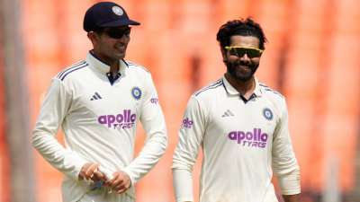 आईसीसी रैंकिंग इस वक्त खूब चर्चा में है। खास तौर पर वनडे को लेकर काफी उत्सुकता रहती है। इस बीच अभी टेस्ट मैच नहीं हो रहे हैं, इसलिए आईसीसी ने टेस्ट की रैंकिंग जनवरी से लेकर अब तक अपडेट नहीं की है। लेकिन आपको इस पर नजर डालनी चाहिए, क्योंकि टीम इंडिया यहां टॉप 3 से बाहर है। तो कौन सी टीमें हैं, जो भारत से आगे चल रही हैं। चलिए एक नजर इस पर डालते हैं। आईसीसी रैंकिंग इस वक्त खूब चर्चा में है। खास तौर पर वनडे को लेकर काफी उत्सुकता रहती है। इस बीच अभी टेस्ट मैच नहीं हो रहे हैं, इसलिए आईसीसी ने टेस्ट की रैंकिंग जनवरी से लेकर अब तक अपडेट नहीं की है। लेकिन आपको इस पर नजर डालनी चाहिए, क्योंकि टीम इंडिया यहां टॉप 3 से बाहर है। तो कौन सी टीमें हैं, जो भारत से आगे चल रही हैं। चलिए एक नजर इस पर डालते हैं।
