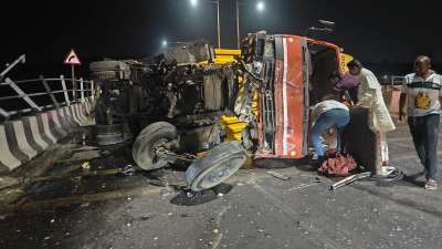 इंसान की छोटी सी लापरवाही बड़े हादसों का कारण बन जाती है। ऐसा ही एक मामला महाराष्ट्र से सामने आया है, जहां एक दर्दनाक हादसा हो गया है। इंसान की छोटी सी लापरवाही बड़े हादसों का कारण बन जाती है। ऐसा ही एक मामला महाराष्ट्र से सामने आया है, जहां एक दर्दनाक हादसा हो गया है।