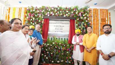 पंजाब के मुख्यमंत्री भगवंत मान ने संगरूर में एक नए कम्युनिटी हेल्थ सेंटर का उद्घाटन किया। इस नए स्वास्थ्य केंद्र के शुरू होने से इलाके के लोगों को बड़ी राहत मिलने की उम्मीद है। पंजाब के मुख्यमंत्री भगवंत मान ने संगरूर में एक नए कम्युनिटी हेल्थ सेंटर का उद्घाटन किया। इस नए स्वास्थ्य केंद्र के शुरू होने से इलाके के लोगों को बड़ी राहत मिलने की उम्मीद है।
