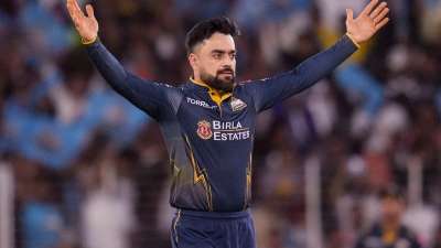टी20 क्रिकेट में सबसे ज्यादा विकेट लेने का रिकॉर्ड अफगानिस्तान के राशिद खान के नाम है। राशिद ने टी20 फॉर्मेट में अब तक 523 मैचों में 707 विकेट लिए हैं। इस दौरान उनकी इकॉनमी रेट 6.59 और औसत 18.51 का रहा है। टी20 क्रिकेट में वह अब तक 18 बार चार विकेट हॉल और चार बार पांच विकेट हॉल ले चुके हैं। राशिद की गिनती दुनिया के बेहतरीन बॉलर्स में की जाती है। टी20 क्रिकेट में सबसे ज्यादा विकेट लेने का रिकॉर्ड अफगानिस्तान के राशिद खान के नाम है। राशिद ने टी20 फॉर्मेट में अब तक 523 मैचों में 707 विकेट लिए हैं। इस दौरान उनकी इकॉनमी रेट 6.59 और औसत 18.51 का रहा है। टी20 क्रिकेट में वह अब तक 18 बार चार विकेट हॉल और चार बार पांच विकेट हॉल ले चुके हैं। राशिद की गिनती दुनिया के बेहतरीन बॉलर्स में की जाती है।