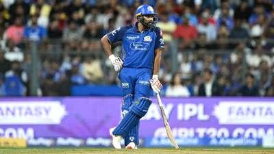 टी20 क्रिकेट का आगाज होने के बाद से अब तक इसमें एक से एक धाकड़ खिलाड़ी देखने को मिले हैं, जिन्होंने इस फॉर्मेट में अपने प्रदर्शन के दम पर कई शानदार रिकॉर्ड बनाने का काम किया है। वहीं कुछ ऐसे कीर्तिमान हैं जिनका टूटना काफी मुश्किल काम दिखता है। ऐसे में हम आपको टी20 क्रिकेट में अब तक सबसे ज्यादा रन बनाने वाली टॉप-5 टीमों की लिस्ट बताने जा रहे हैं। टी20 क्रिकेट का आगाज होने के बाद से अब तक इसमें एक से एक धाकड़ खिलाड़ी देखने को मिले हैं, जिन्होंने इस फॉर्मेट में अपने प्रदर्शन के दम पर कई शानदार रिकॉर्ड बनाने का काम किया है। वहीं कुछ ऐसे कीर्तिमान हैं जिनका टूटना काफी मुश्किल काम दिखता है। ऐसे में हम आपको टी20 क्रिकेट में अब तक सबसे ज्यादा रन बनाने वाली टॉप-5 टीमों की लिस्ट बताने जा रहे हैं।