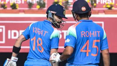वनडे वर्ल्ड कप के इतिहास में अभी तक कुछ ही ऐसे प्लेयर्स रहे हैं जिन्होंने अपने बल्ले का कमाल कई संस्करण में दिखाया है। किसी भी खिलाड़ी के अपने देश की तरफ से वर्ल्ड कप में खेलना हमेशा एक सपना होता है लेकिन ये कुछ प्लेयर्स ही इसे पूरा करने में कामयाब हो पाते हैं। इसी में हम आपको वनडे वर्ल्ड कप के इतिहास में अब तक सबसे ज्यादा बार फिफ्टी प्लस रनों की पारियां खेलने वाले टॉप-5 प्लेयर्स के बारे में बताने जा रहे हैं, जिसमें भारतीय खिलाड़ियों का दबदबा साफतौर पर देखने को मिलता है। वनडे वर्ल्ड कप के इतिहास में अभी तक कुछ ही ऐसे प्लेयर्स रहे हैं जिन्होंने अपने बल्ले का कमाल कई संस्करण में दिखाया है। किसी भी खिलाड़ी के अपने देश की तरफ से वर्ल्ड कप में खेलना हमेशा एक सपना होता है लेकिन ये कुछ प्लेयर्स ही इसे पूरा करने में कामयाब हो पाते हैं। इसी में हम आपको वनडे वर्ल्ड कप के इतिहास में अब तक सबसे ज्यादा बार फिफ्टी प्लस रनों की पारियां खेलने वाले टॉप-5 प्लेयर्स के बारे में बताने जा रहे हैं, जिसमें भारतीय खिलाड़ियों का दबदबा साफतौर पर देखने को मिलता है।
